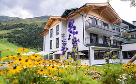 Berghotel Hochfuegen